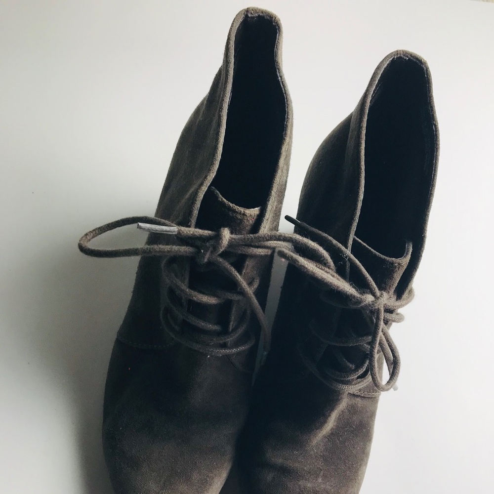 Clarks Artisan Brown Suede Wedge Lace Up Boots - Picture 2 of 8